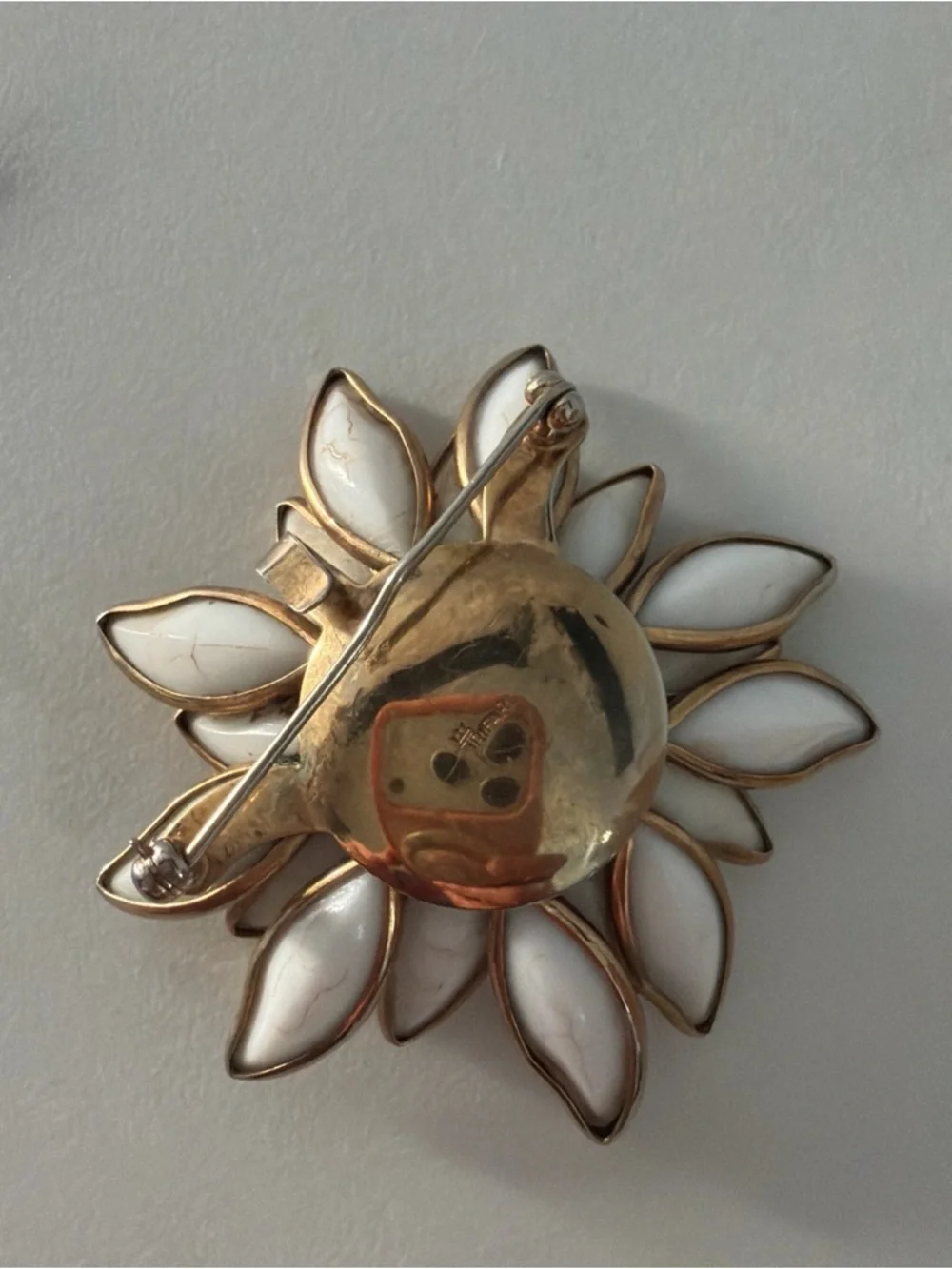 Vintage  Crown Trifari Gold Tone Milk Glass Water Lily Flower Brooch Pin